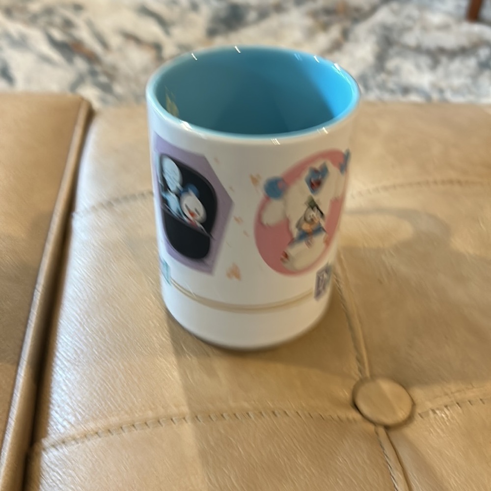Disneyland’s modern Mickey Mouse mug with friends - Picture 2 of 9